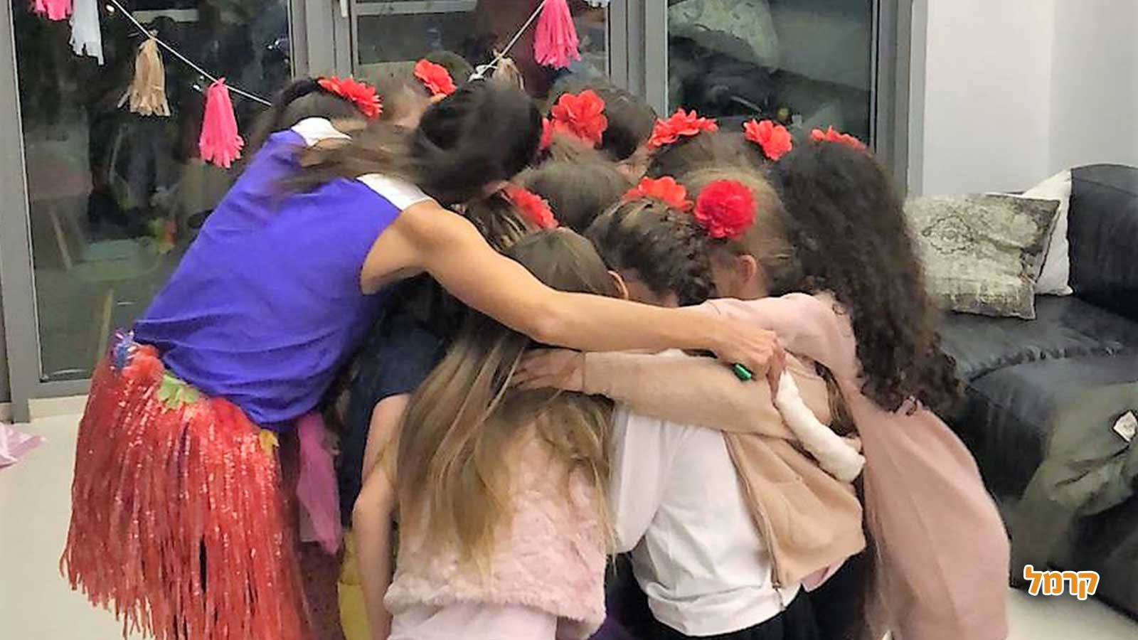 רוקדות עם רוני - 073-7025425