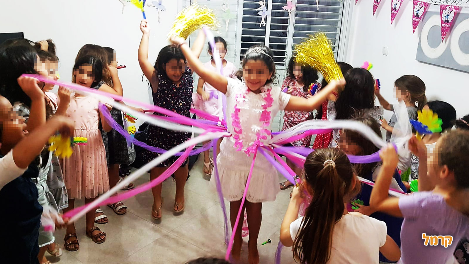 רוקדות עם רוני - 073-7025425