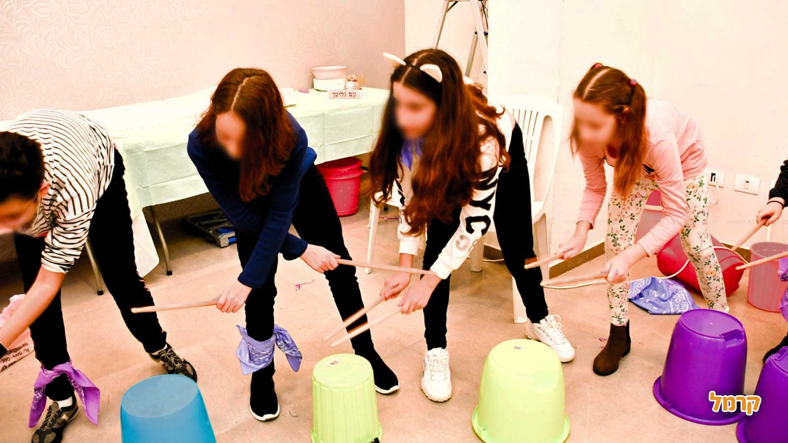 רוקדות עם רוני - 073-7025425