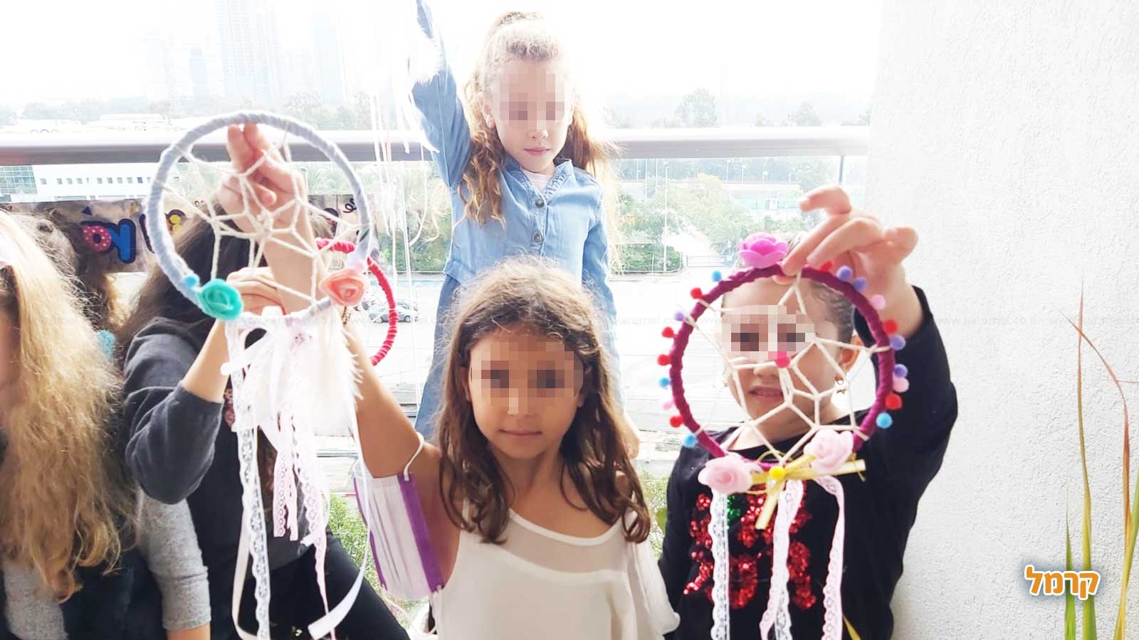 אומנות בחוטים - 073-7579243