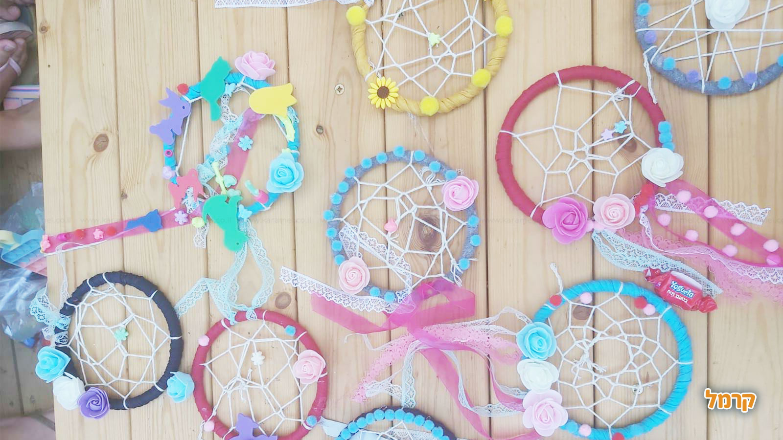 אומנות בחוטים - 073-7579243