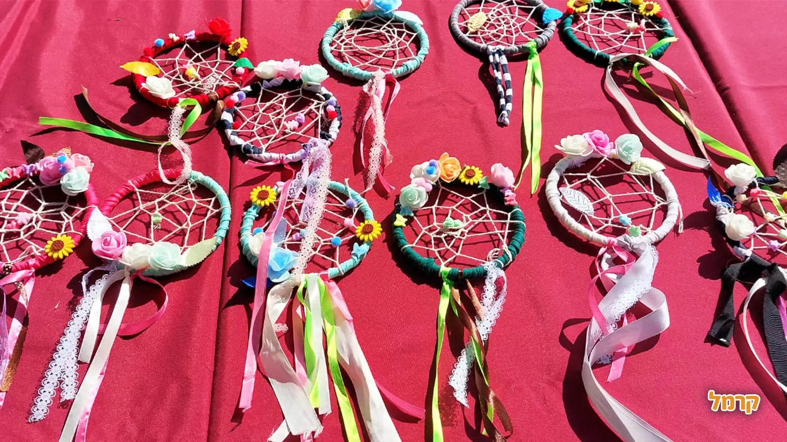 אומנות בחוטים - 073-7579243