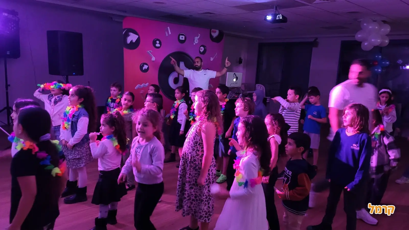 סמייל הפקות - קריוקי והכל הולך - 073-7598894