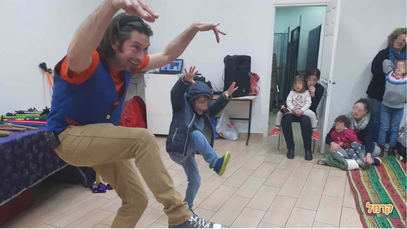 איתי ג'אגלינג - 073-7832546