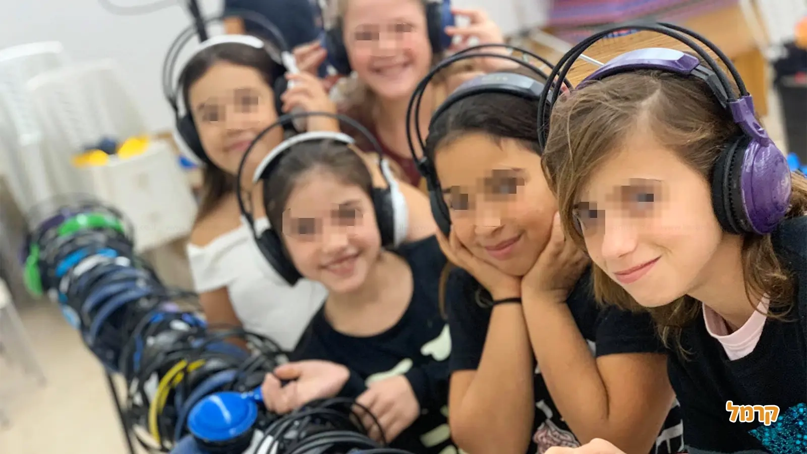 חגיגה הפקות - מסיבת קריוקי מצחיקה - 073-7590529