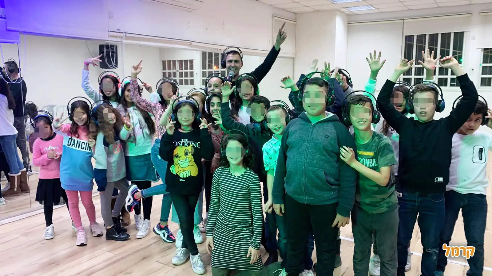 חגיגה הפקות - מסיבת קריוקי מצחיקה - 073-7590529