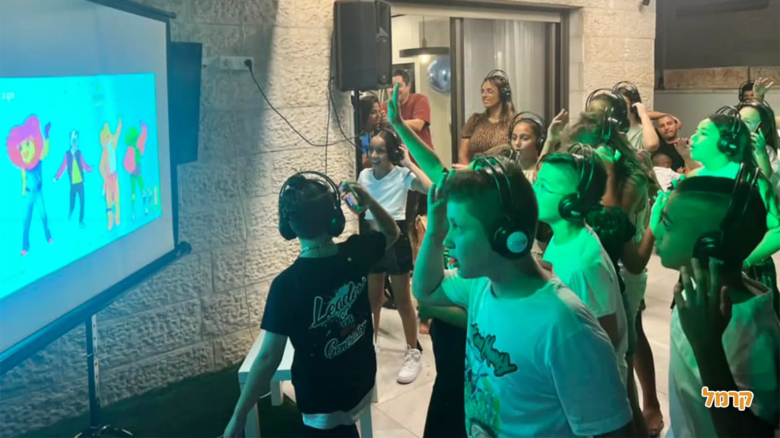 חגיגה הפקות - מסיבת קריוקי מצחיקה - 073-7590529