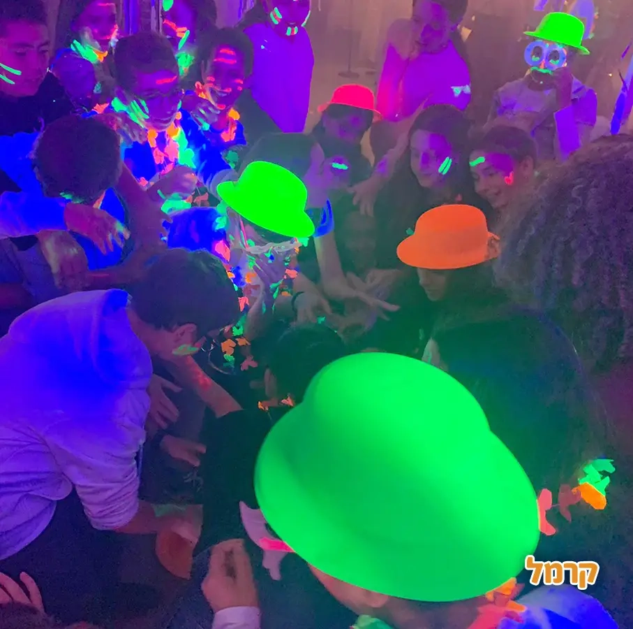 חגיגה הפקות - מסיבת קריוקי מצחיקה - 073-7590529