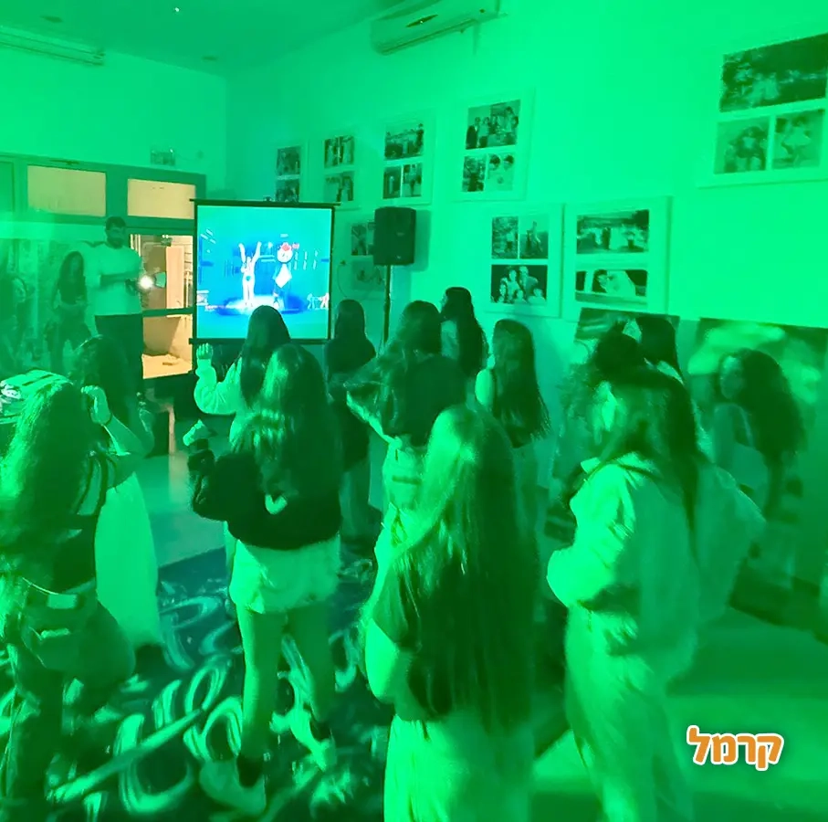 חגיגה הפקות - מסיבת קריוקי מצחיקה - 073-7590529