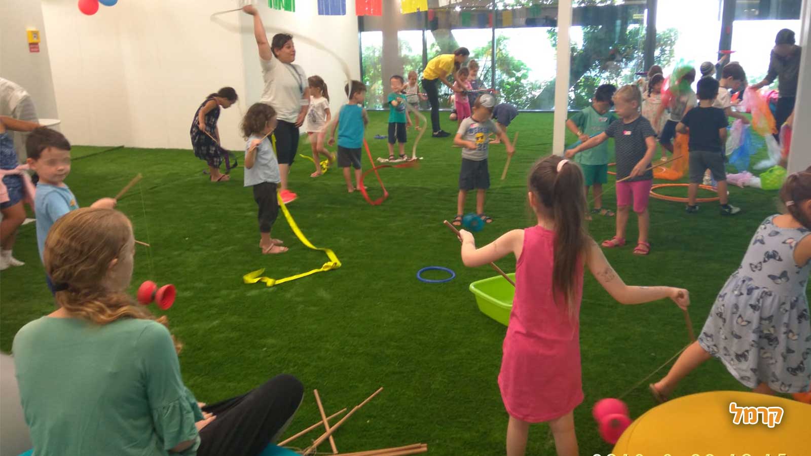 חגיגת ג'אגלינג ולהטוטים מדליקה - 073-7025728