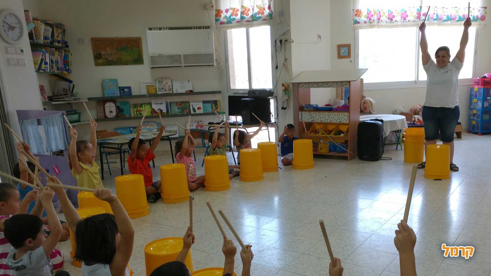 חגיגת ג'אגלינג ולהטוטים מדליקה - 073-7025728