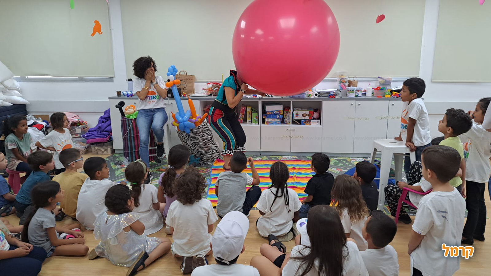 לעוף עם בלונים - 073-7590577