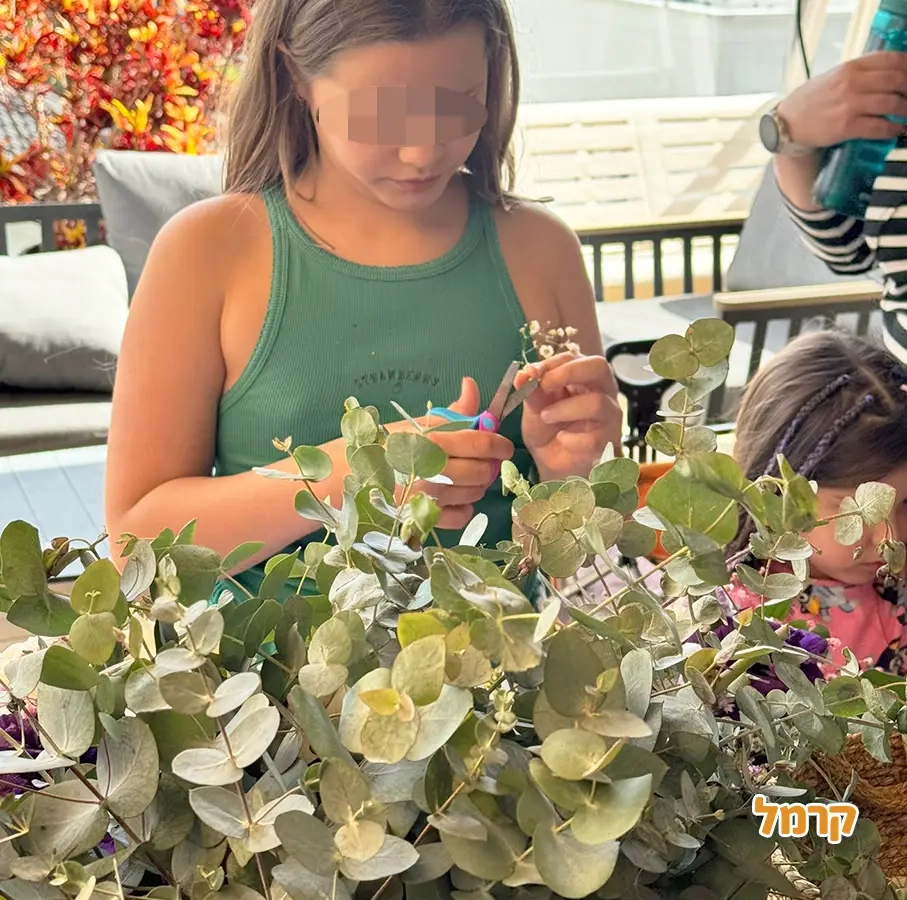 דריה עיצוב בפרחים - 073-7824021